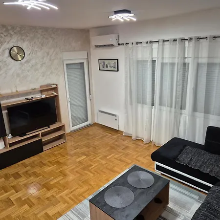 Teja- New For 4 Person With Free Parking Space Белград