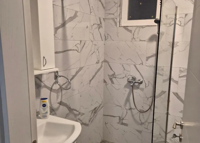 Teja- New For 4 Person With Free Parking Space 公寓 贝尔格莱德