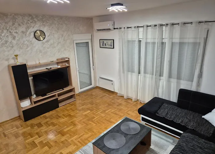 Teja- New For 4 Person With Free Parking Space Белград